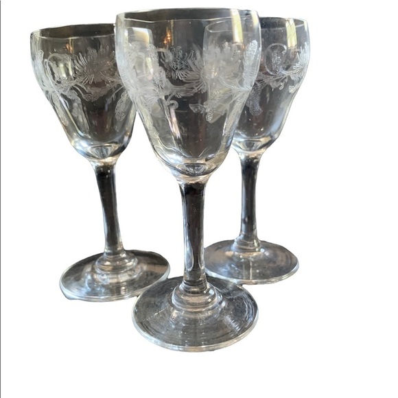 Vintage Set of 3 Miniature Wine Glasses - Picture 1 of 2